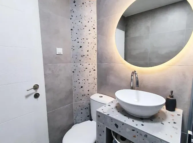 Lovely Gem At The Location In Center *