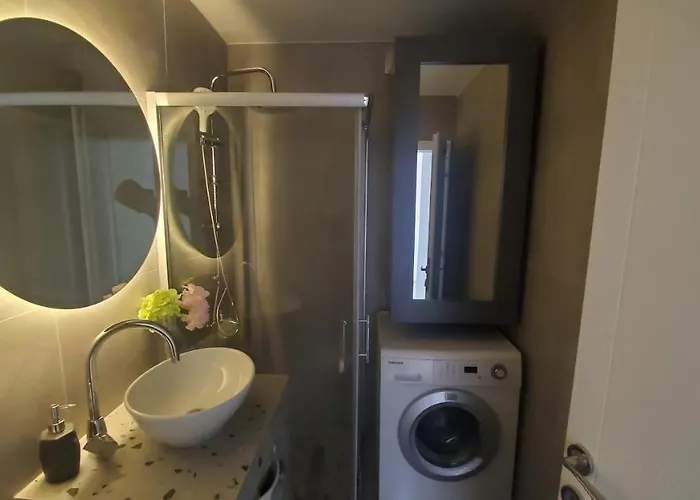 Lovely Gem At The Location In Center *